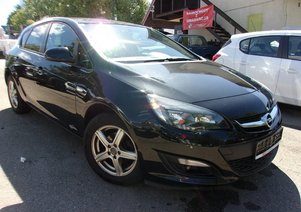 Opel Astra cena 29900 przebieg: 116660, rok produkcji 2014 z Andrychów małe 667